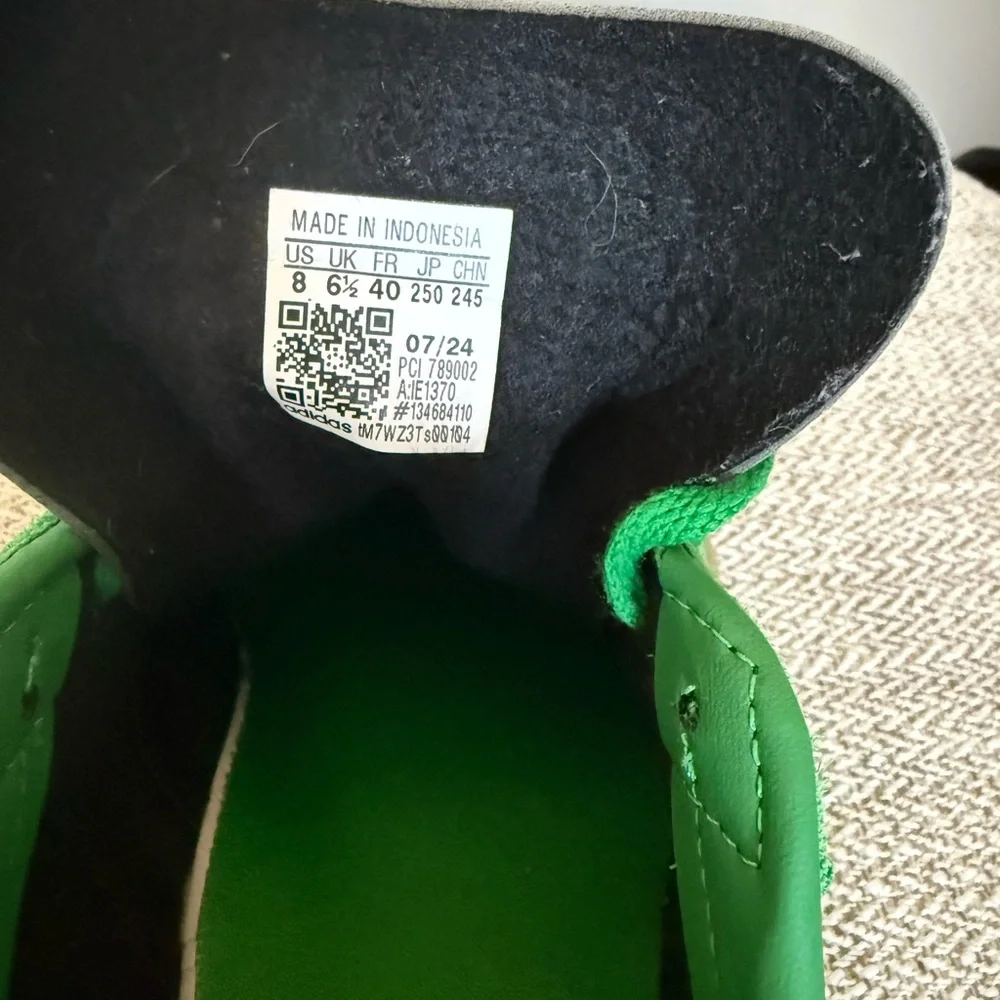 Adidas Gazelle Green with Blue Stripes - Picture 4 of 5